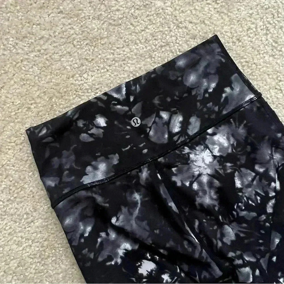 Lululemon Sunrise Salutation Workout Leggings Crop Vented High Rise Black WM 4 - Picture 13 of 16